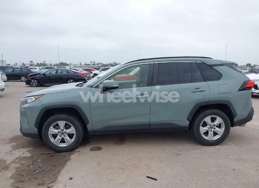 Photo 14 of 2019 Toyota Rav4 XLE (VIN JTMW1RFVXKD505425)