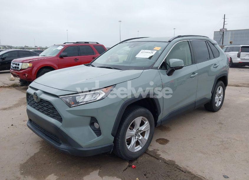 Photo 2 of 2019 Toyota Rav4 XLE (VIN JTMW1RFVXKD505425)