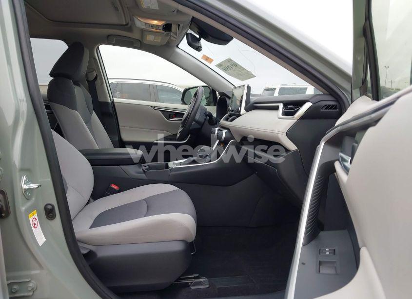 Photo 5 of 2019 Toyota Rav4 XLE (VIN JTMW1RFVXKD505425)