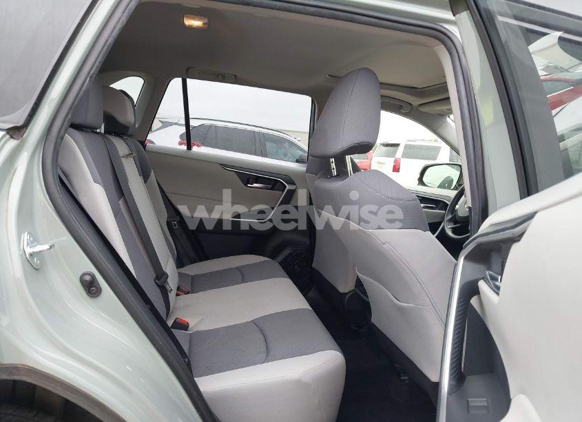 Photo 8 of 2019 Toyota Rav4 XLE (VIN JTMW1RFVXKD505425)