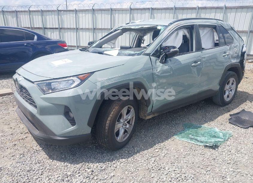 Photo 2 of 2020 Toyota Rav4 XLE (VIN JTMW1RFVXLD522100)