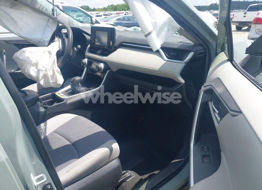 Photo 5 of 2020 Toyota Rav4 XLE (VIN JTMW1RFVXLD522100)