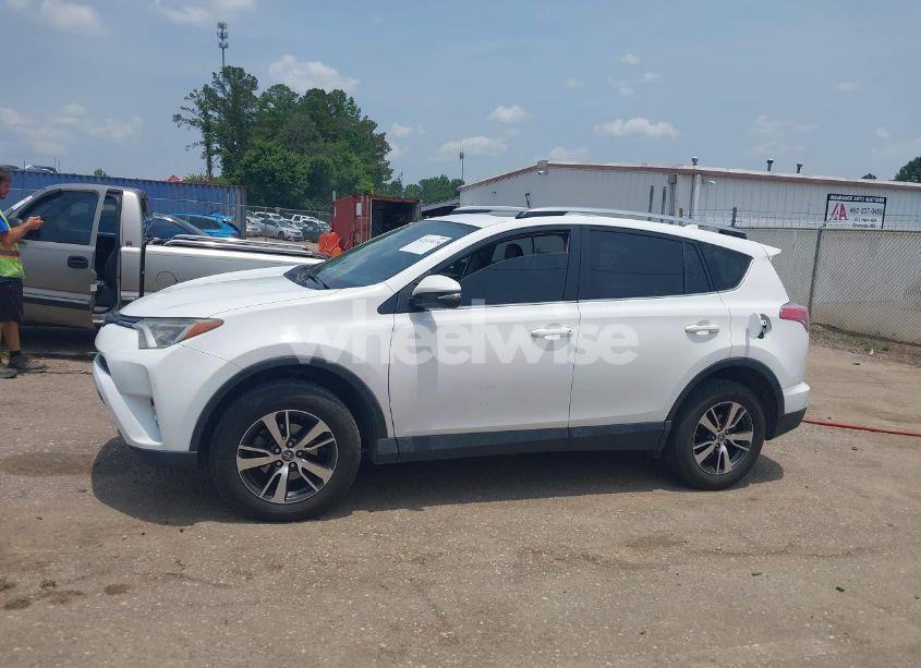 Photo 14 of 2017 Toyota Rav4 XLE (VIN JTMWFREV1HD095397)
