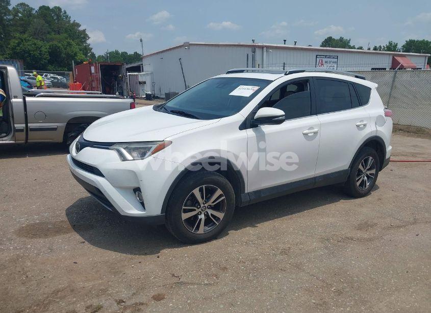 Photo 2 of 2017 Toyota Rav4 XLE (VIN JTMWFREV1HD095397)
