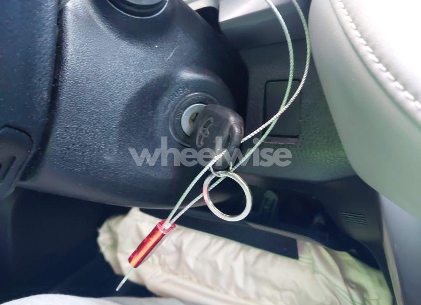 Photo 11 of 2017 Toyota Rav4 XLE (VIN JTMWFREV1HJ120672)