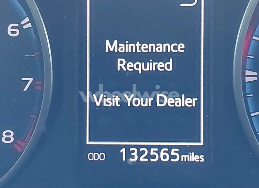 Photo 16 of 2017 Toyota Rav4 XLE (VIN JTMWFREV1HJ120672)