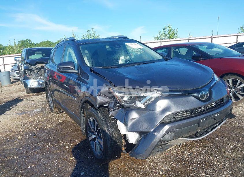 2018 Toyota Rav4 XLE (VIN JTMWFREV1JJ197662) main photo