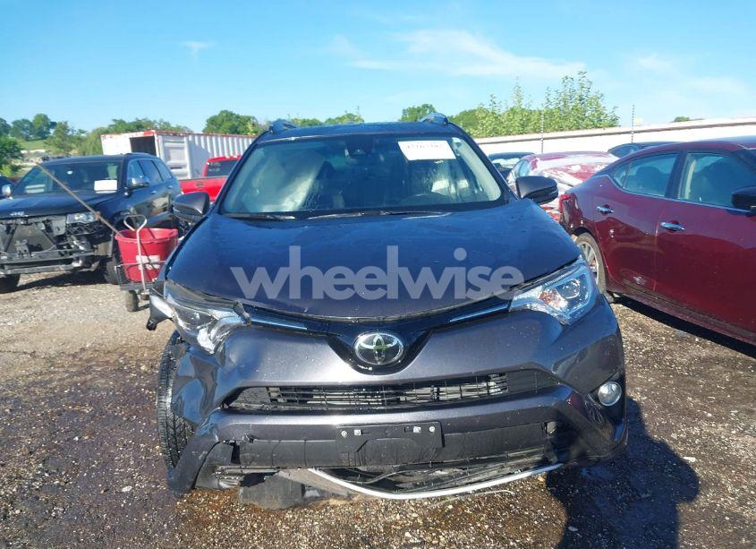 Photo 12 of 2018 Toyota Rav4 XLE (VIN JTMWFREV1JJ197662)