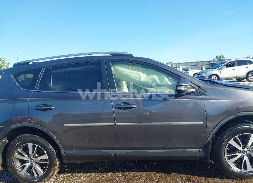 Photo 13 of 2018 Toyota Rav4 XLE (VIN JTMWFREV1JJ197662)