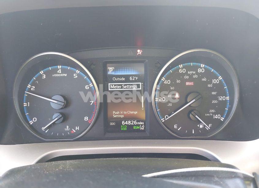 Photo 7 of 2018 Toyota Rav4 XLE (VIN JTMWFREV1JJ197662)