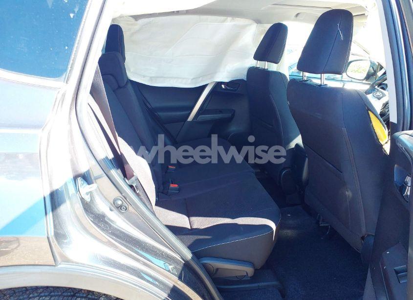 Photo 8 of 2018 Toyota Rav4 XLE (VIN JTMWFREV1JJ197662)