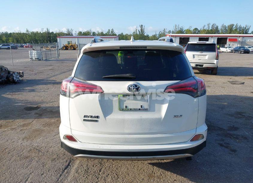 Photo 16 of 2018 Toyota Rav4 XLE (VIN JTMWFREV1JJ200110)