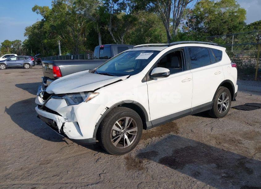 Photo 2 of 2018 Toyota Rav4 XLE (VIN JTMWFREV1JJ200110)
