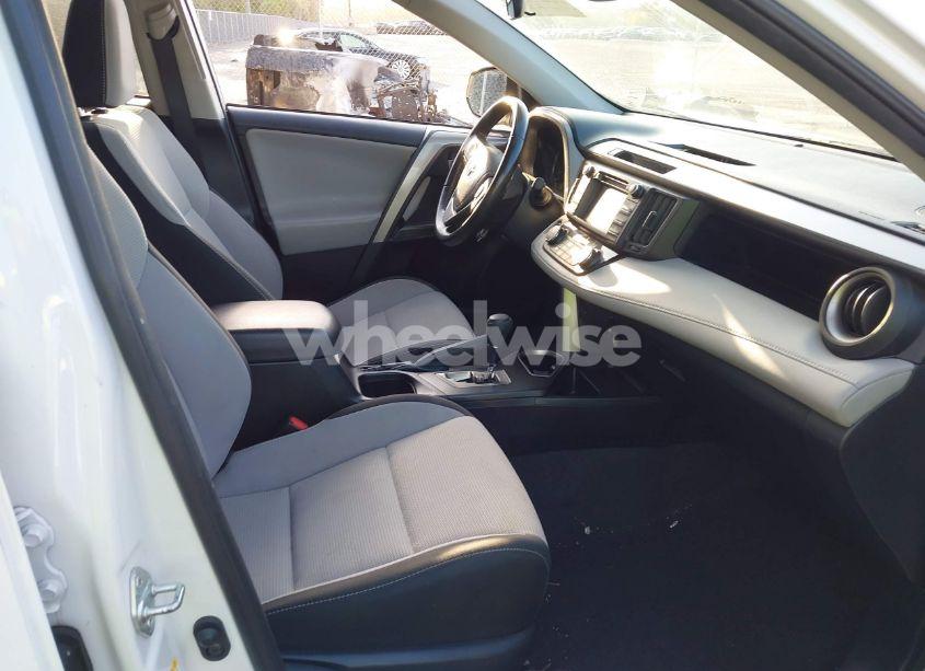 Photo 5 of 2018 Toyota Rav4 XLE (VIN JTMWFREV1JJ200110)