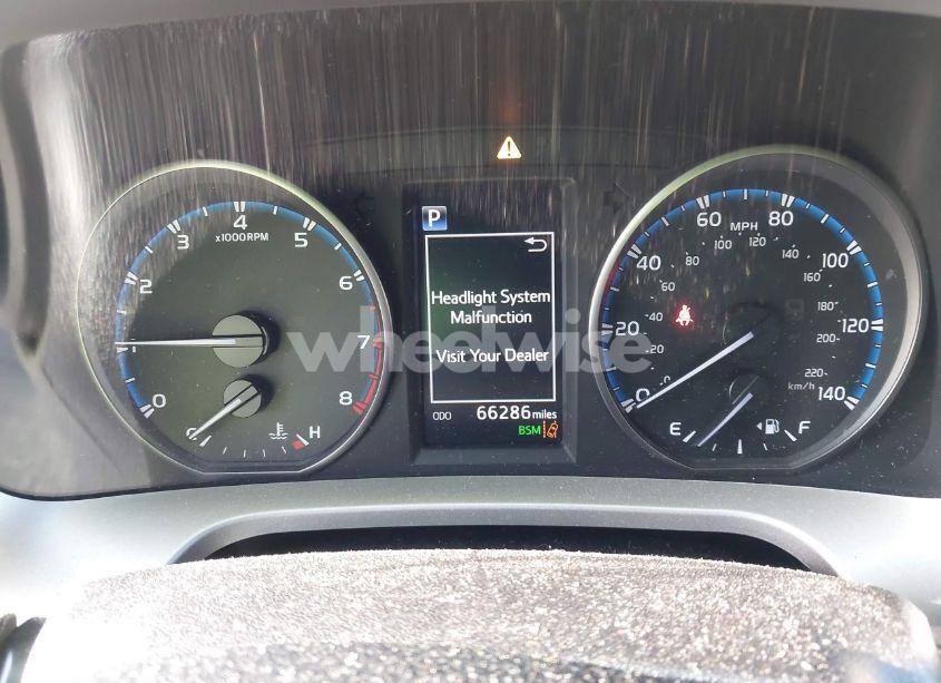 Photo 7 of 2018 Toyota Rav4 XLE (VIN JTMWFREV1JJ200110)