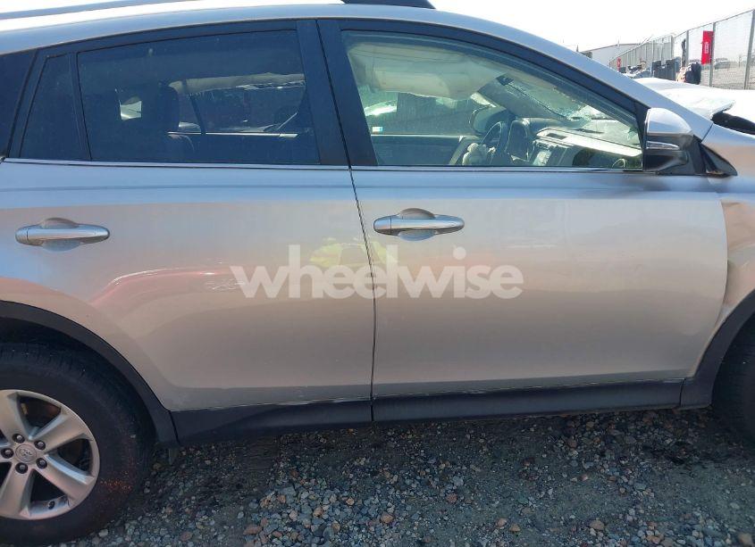 Photo 13 of 2014 Toyota Rav4 XLE (VIN JTMWFREV2EJ021869)