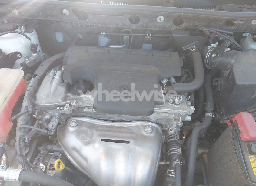 Photo 10 of 2018 Toyota Rav4 XLE (VIN JTMWFREV2JJ209236)