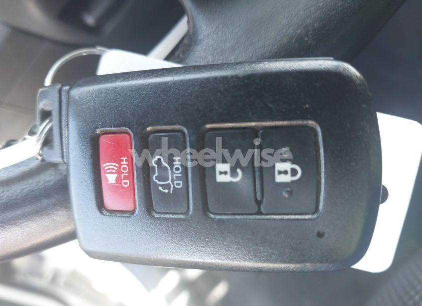 Photo 11 of 2018 Toyota Rav4 XLE (VIN JTMWFREV2JJ209236)
