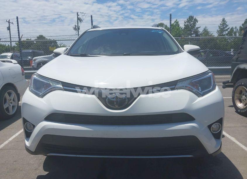 Photo 12 of 2018 Toyota Rav4 XLE (VIN JTMWFREV2JJ209236)