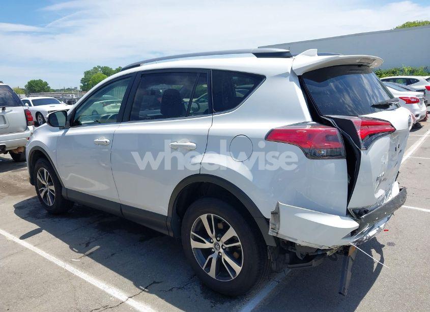 Photo 14 of 2018 Toyota Rav4 XLE (VIN JTMWFREV2JJ209236)