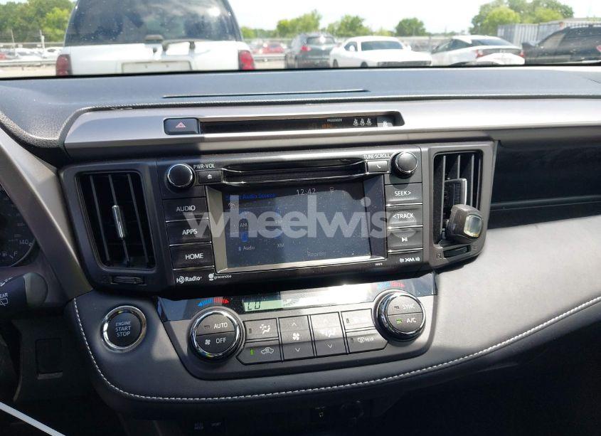 Photo 17 of 2018 Toyota Rav4 XLE (VIN JTMWFREV2JJ209236)