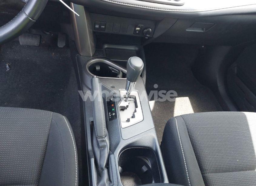 Photo 18 of 2018 Toyota Rav4 XLE (VIN JTMWFREV2JJ209236)