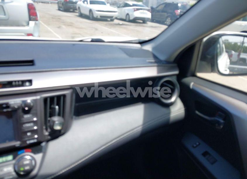 Photo 19 of 2018 Toyota Rav4 XLE (VIN JTMWFREV2JJ209236)