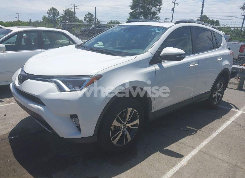 Photo 2 of 2018 Toyota Rav4 XLE (VIN JTMWFREV2JJ209236)