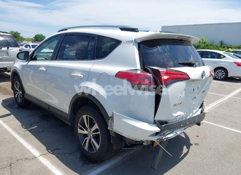 Photo 3 of 2018 Toyota Rav4 XLE (VIN JTMWFREV2JJ209236)