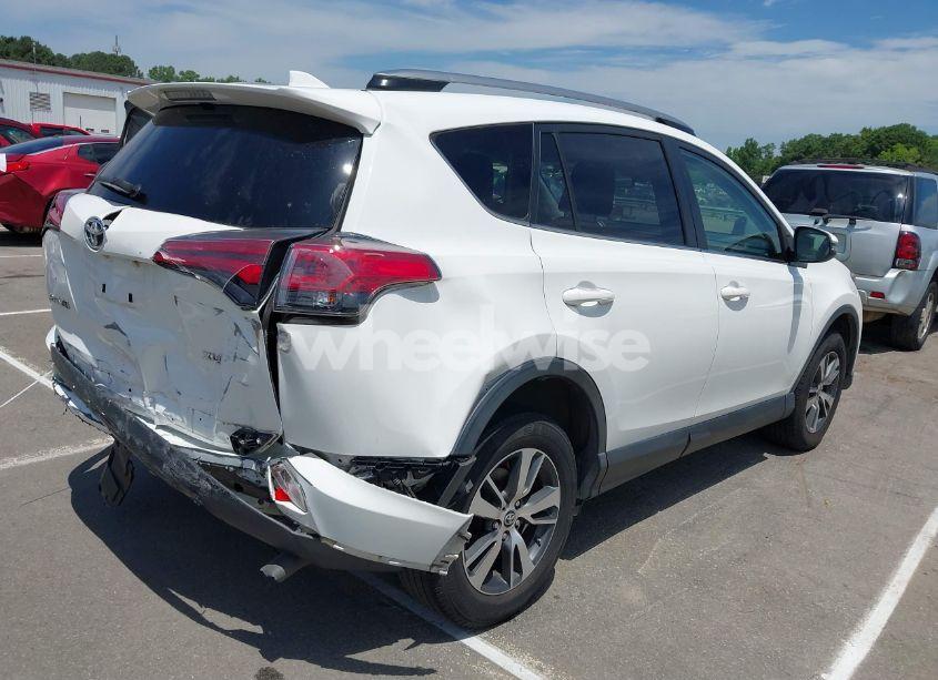 Photo 4 of 2018 Toyota Rav4 XLE (VIN JTMWFREV2JJ209236)