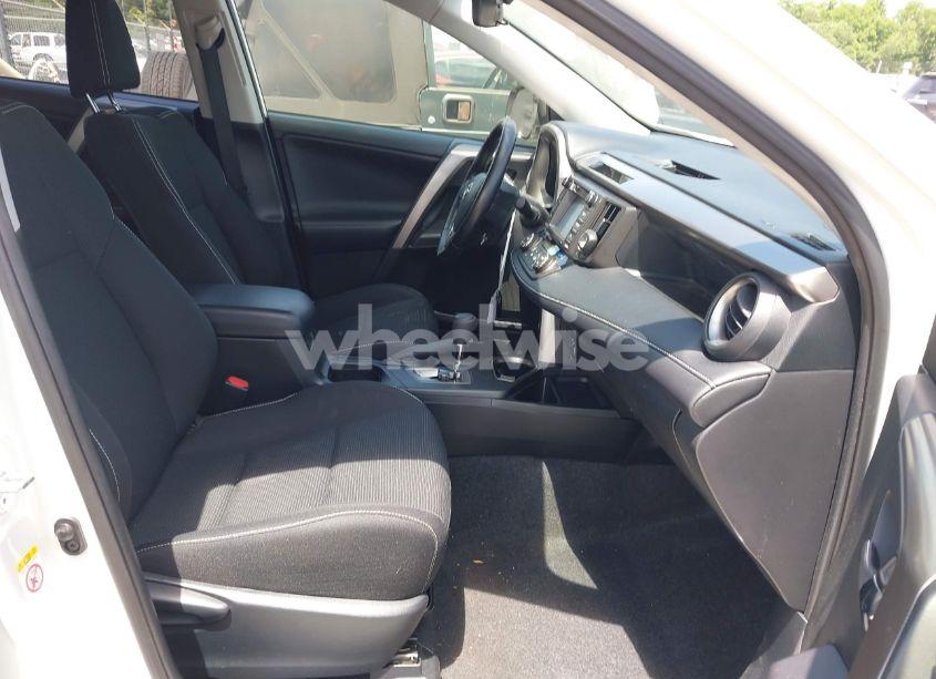 Photo 5 of 2018 Toyota Rav4 XLE (VIN JTMWFREV2JJ209236)