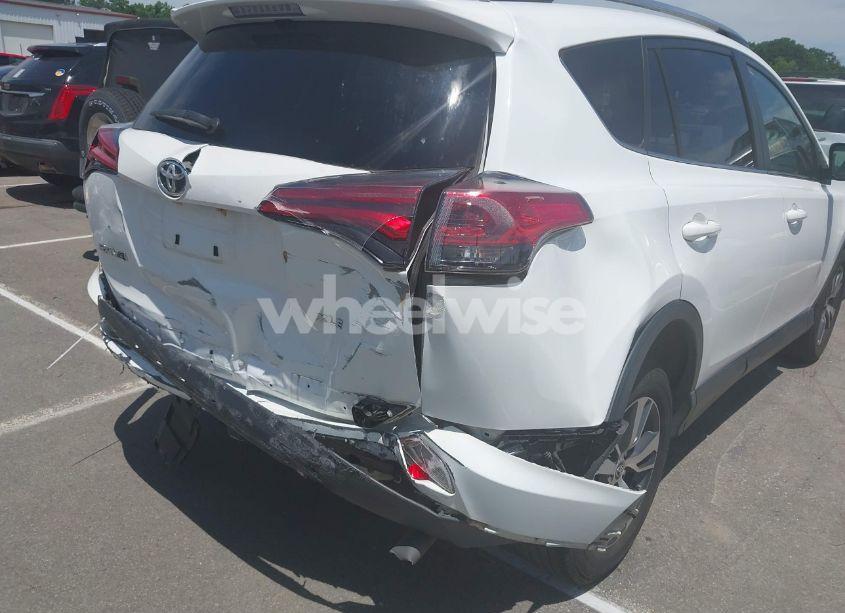 Photo 6 of 2018 Toyota Rav4 XLE (VIN JTMWFREV2JJ209236)
