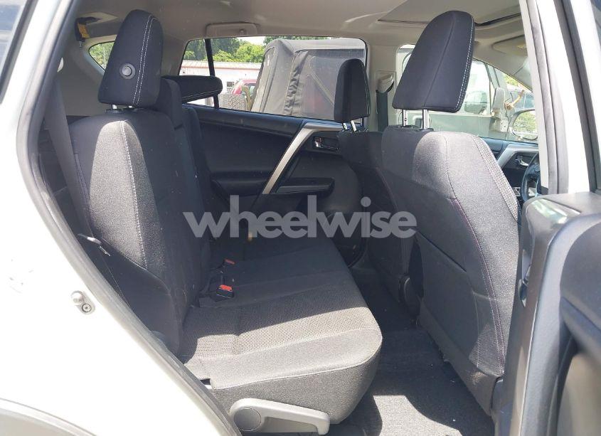 Photo 8 of 2018 Toyota Rav4 XLE (VIN JTMWFREV2JJ209236)