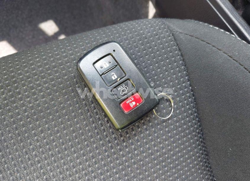 Photo 11 of 2018 Toyota Rav4 XLE (VIN JTMWFREV3JD121908)