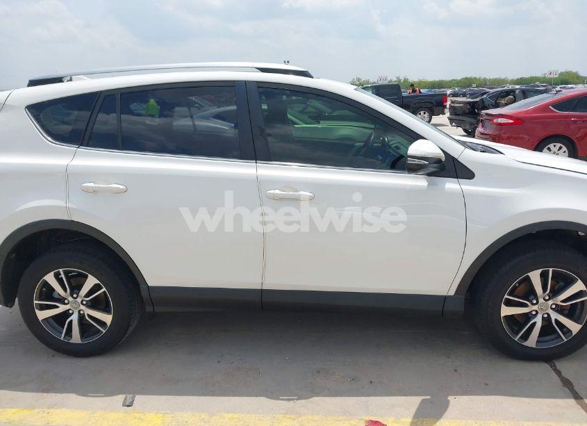 Photo 13 of 2018 Toyota Rav4 XLE (VIN JTMWFREV3JD121908)