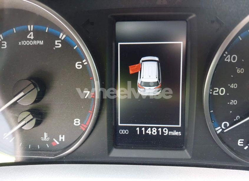 Photo 15 of 2018 Toyota Rav4 XLE (VIN JTMWFREV3JD121908)