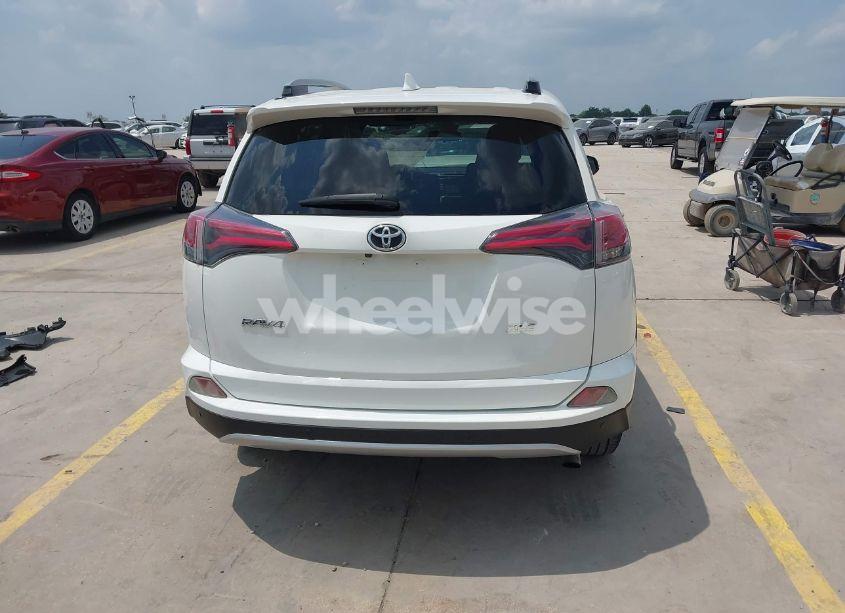 Photo 16 of 2018 Toyota Rav4 XLE (VIN JTMWFREV3JD121908)