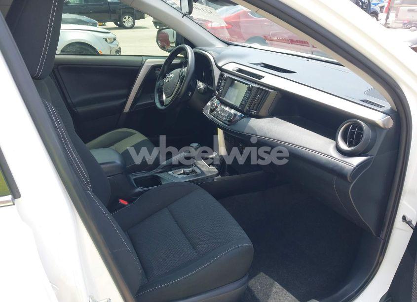 Photo 5 of 2018 Toyota Rav4 XLE (VIN JTMWFREV3JD121908)