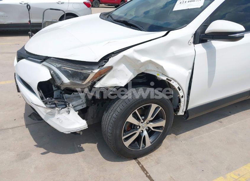 Photo 6 of 2018 Toyota Rav4 XLE (VIN JTMWFREV3JD121908)