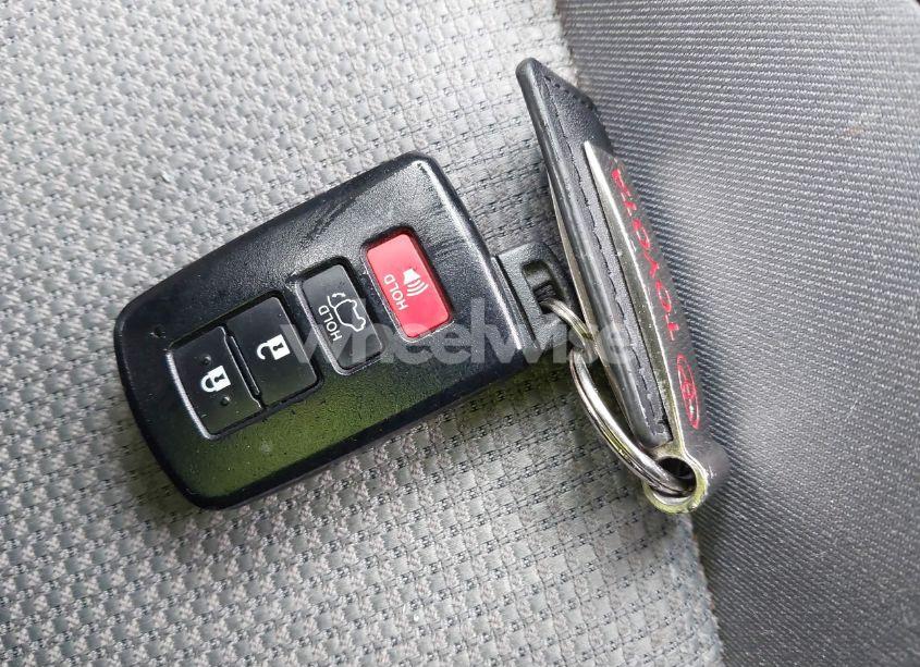 Photo 11 of 2018 Toyota Rav4 XLE (VIN JTMWFREV3JJ184752)