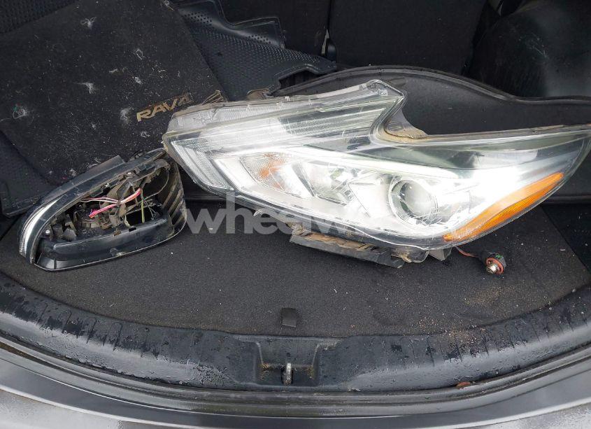 Photo 12 of 2018 Toyota Rav4 XLE (VIN JTMWFREV3JJ184752)