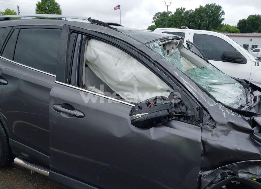 Photo 19 of 2018 Toyota Rav4 XLE (VIN JTMWFREV3JJ184752)