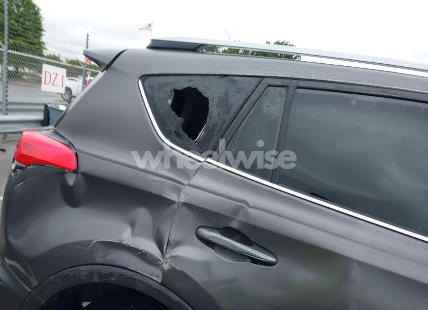 Photo 20 of 2018 Toyota Rav4 XLE (VIN JTMWFREV3JJ184752)