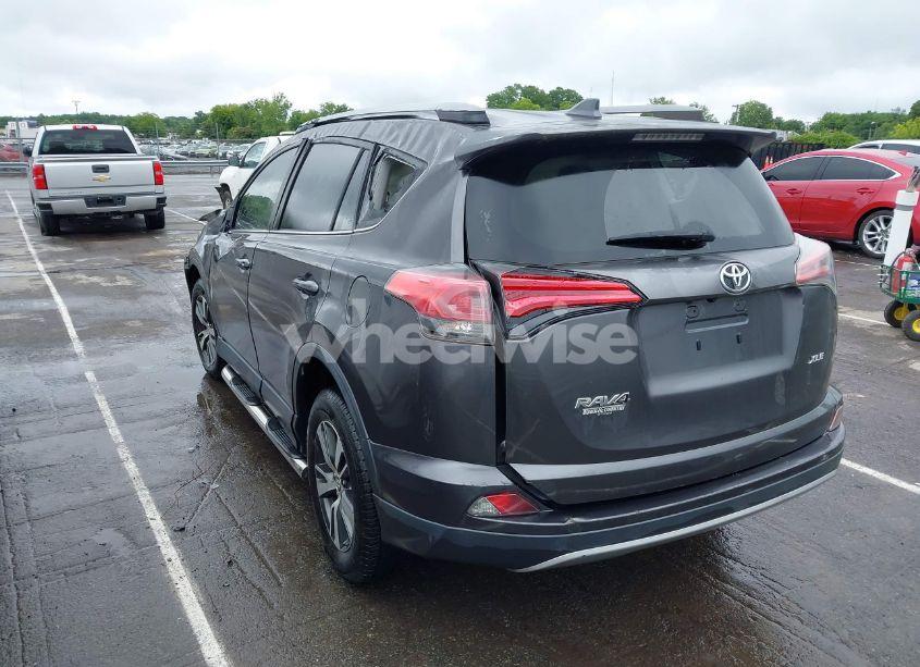 Photo 3 of 2018 Toyota Rav4 XLE (VIN JTMWFREV3JJ184752)