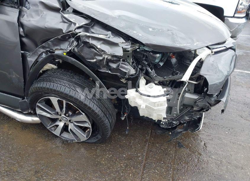 Photo 6 of 2018 Toyota Rav4 XLE (VIN JTMWFREV3JJ184752)