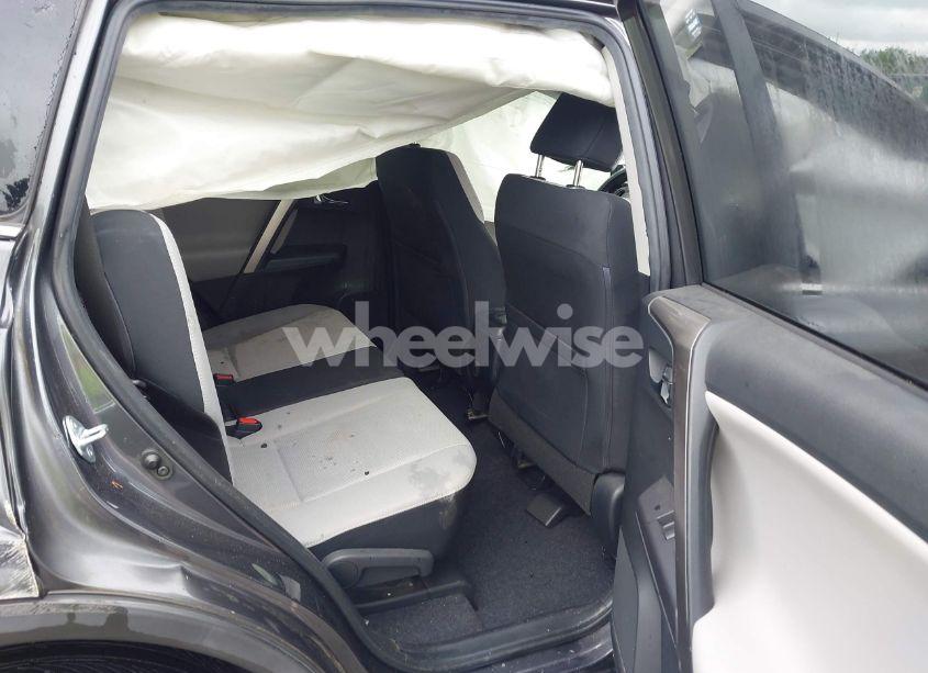 Photo 8 of 2018 Toyota Rav4 XLE (VIN JTMWFREV3JJ184752)