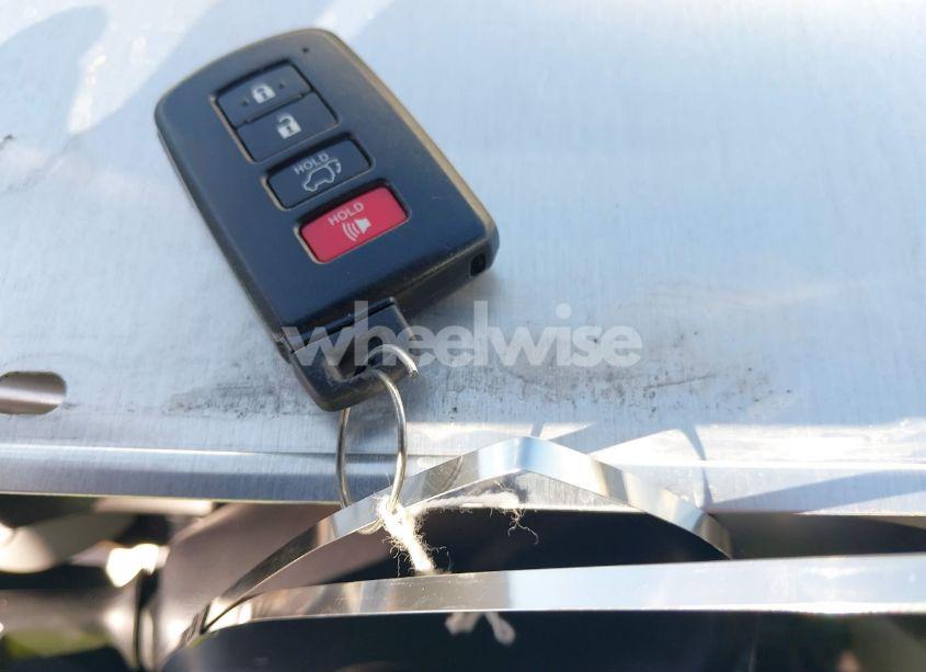 Photo 11 of 2018 Toyota Rav4 XLE (VIN JTMWFREV3JJ187649)