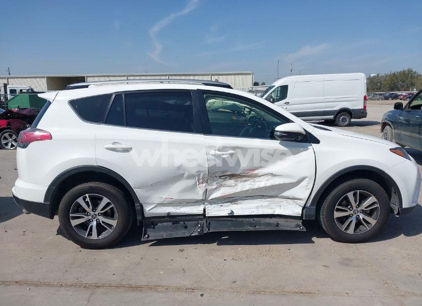 Photo 13 of 2018 Toyota Rav4 XLE (VIN JTMWFREV3JJ187649)