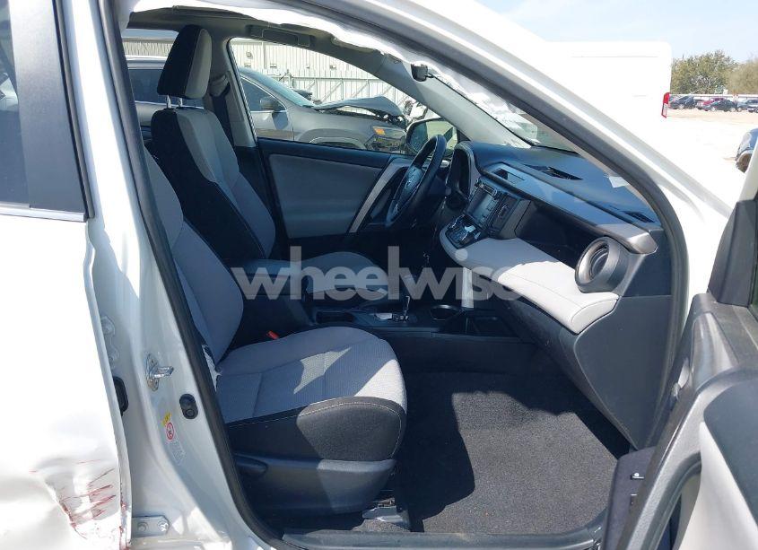 Photo 5 of 2018 Toyota Rav4 XLE (VIN JTMWFREV3JJ187649)