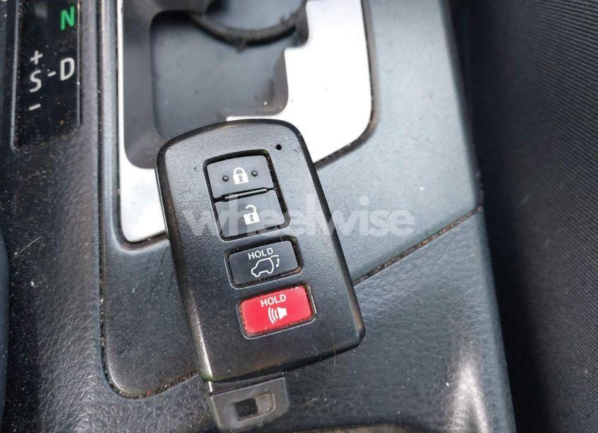 Photo 11 of 2018 Toyota Rav4 XLE (VIN JTMWFREV3JJ725847)